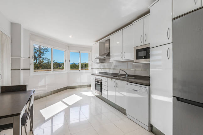 Apartamento en segunda línea de playa a pie del centro de Marbella y todos los servicios