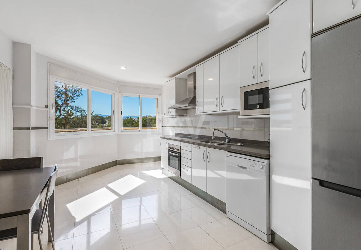 Apartamento en segunda línea de playa a pie del centro de Marbella y todos los servicios