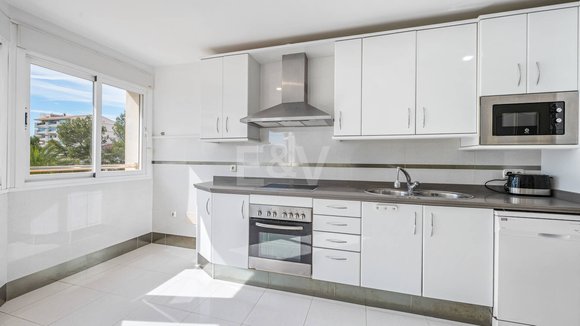 Apartamento en segunda línea de playa a pie del centro de Marbella y todos los servicios