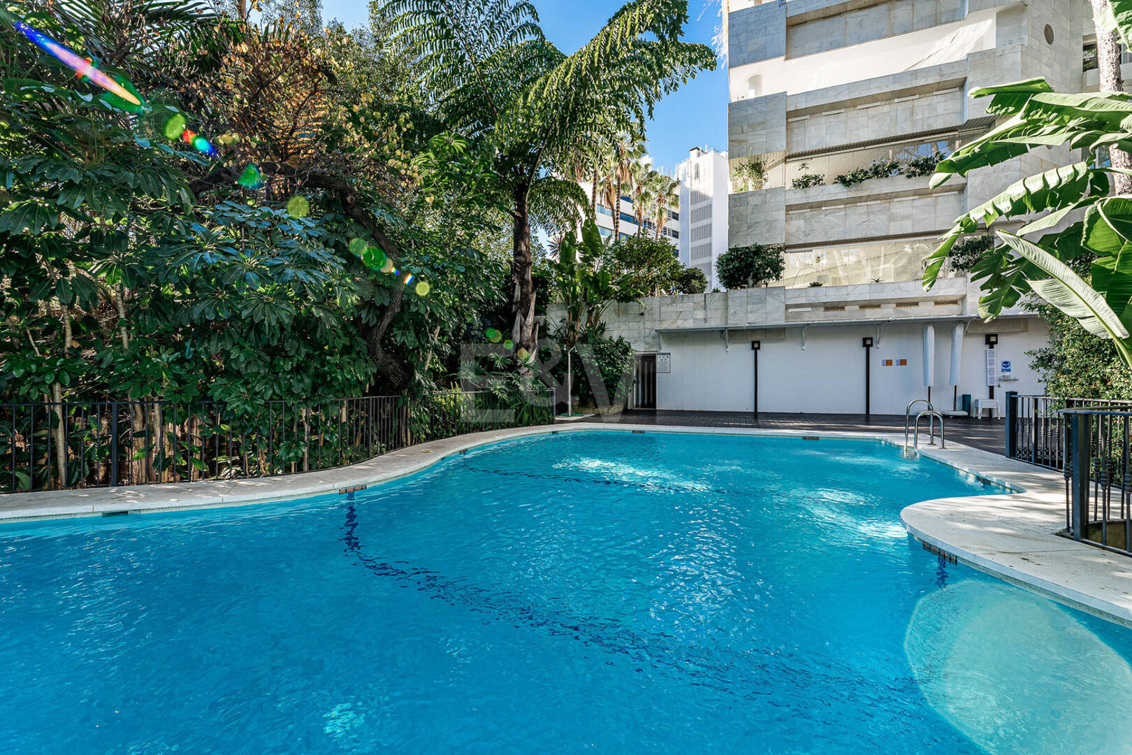 Apartamento en segunda línea de playa a pie del centro de Marbella y todos los servicios