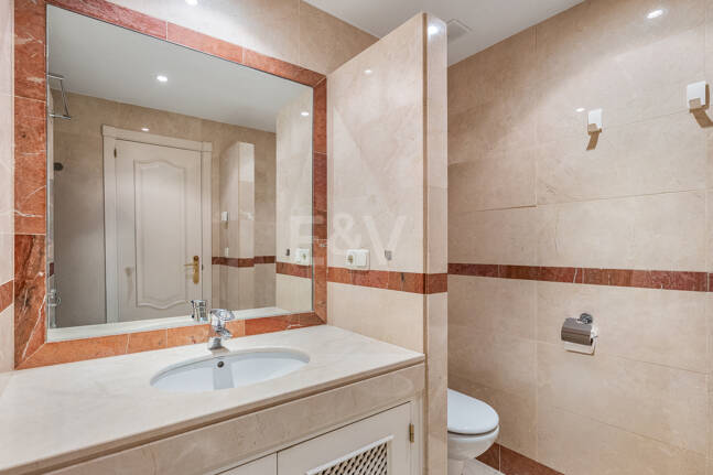 Apartamento en segunda línea de playa a pie del centro de Marbella y todos los servicios