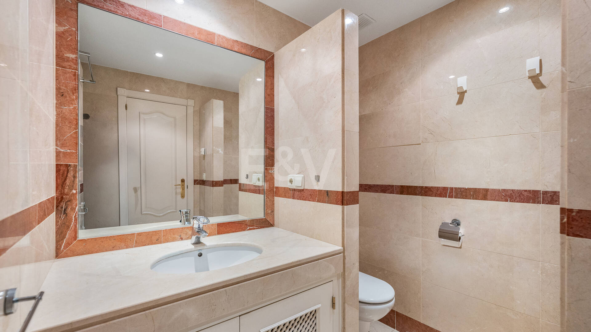 Apartamento en segunda línea de playa a pie del centro de Marbella y todos los servicios