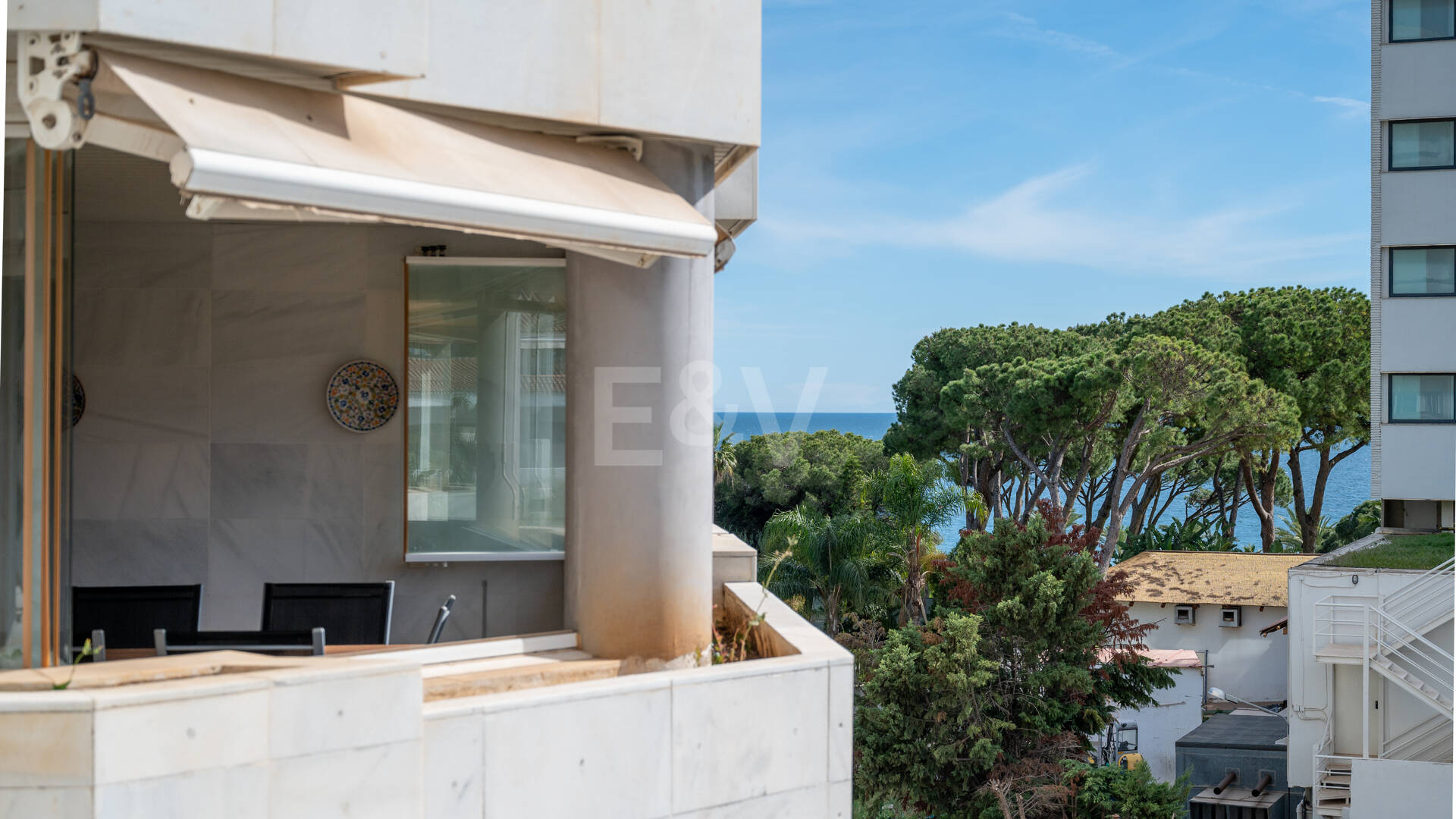 Apartamento en segunda línea de playa a pie del centro de Marbella y todos los servicios