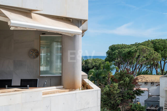 Apartamento en segunda línea de playa a pie del centro de Marbella y todos los servicios