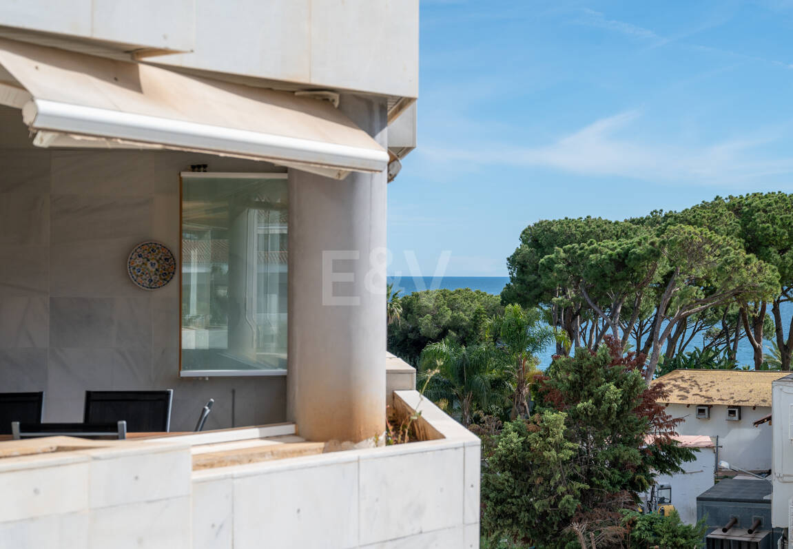 Apartamento en segunda línea de playa a pie del centro de Marbella y todos los servicios