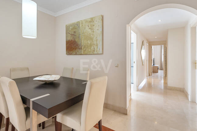 Apartamento en segunda línea de playa a pie del centro de Marbella y todos los servicios