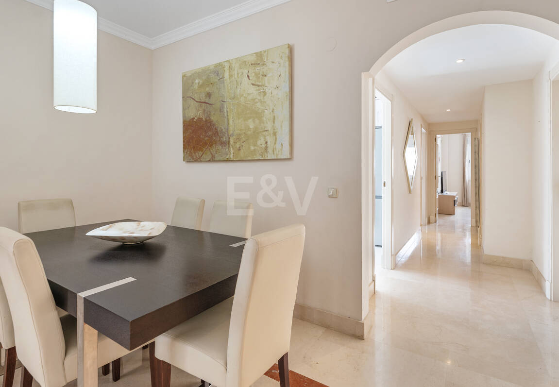 Apartamento en segunda línea de playa a pie del centro de Marbella y todos los servicios