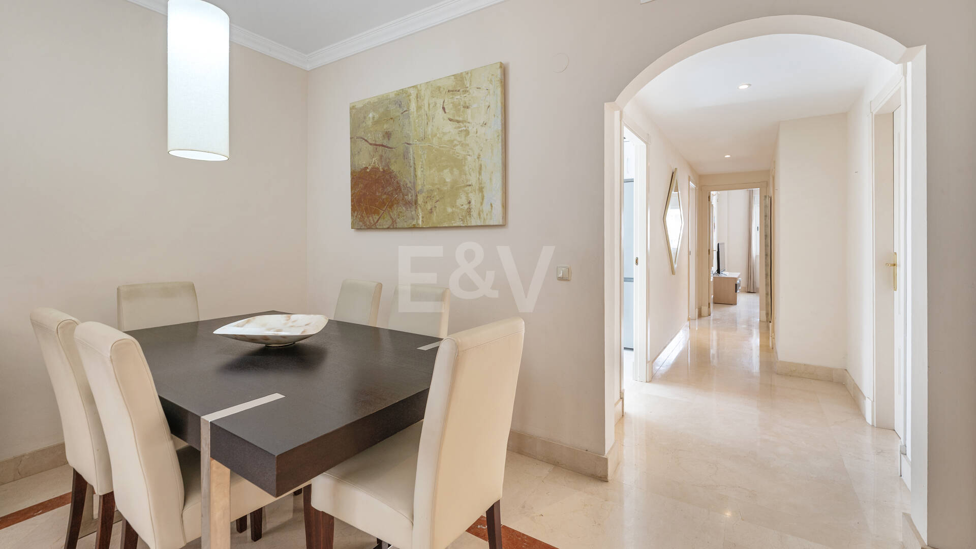 Apartamento en segunda línea de playa a pie del centro de Marbella y todos los servicios