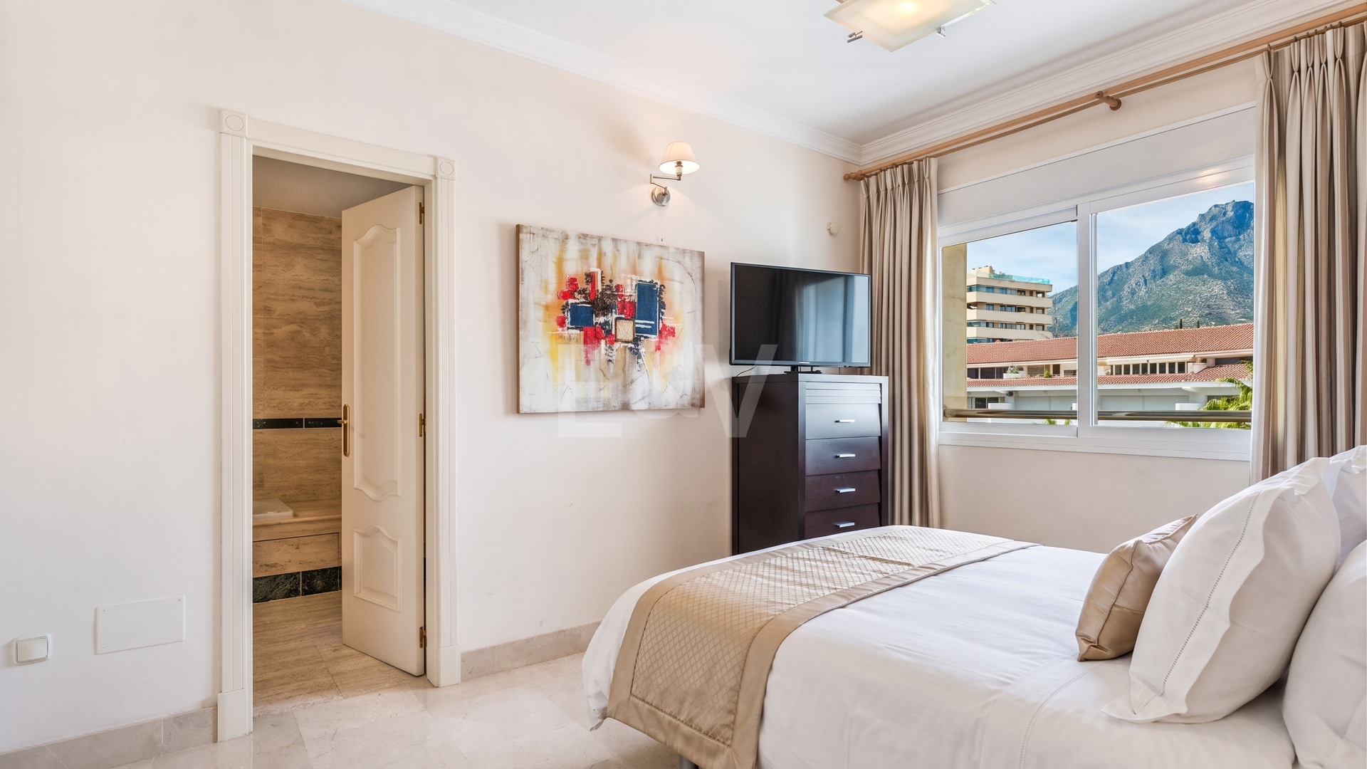 Apartamento en segunda línea de playa a pie del centro de Marbella y todos los servicios