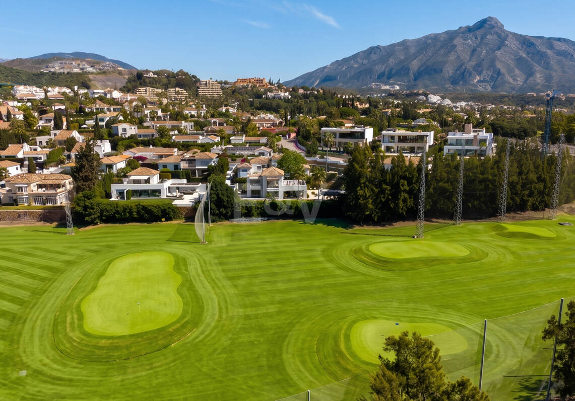 Frontline Golf Luxury: Modern Andalusian Villa with Panoramic Views in Los Naranjos Golf, Nueva Andalucia