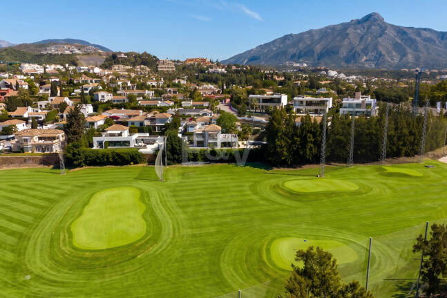 Frontline Golf Luxury: nowoczesna willa Andaluzjańska z panoramicznymi widokami w Los Naranjos