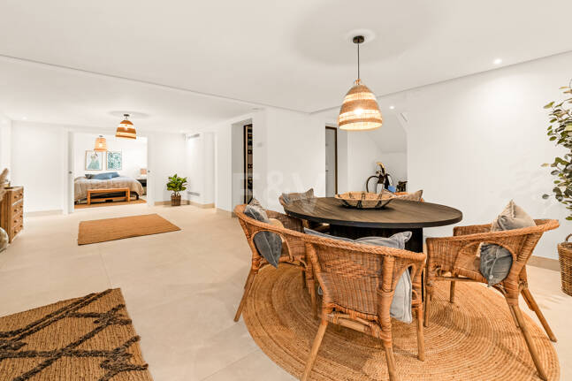 Golf-Luxus in erster Reihe: Moderne andalusische Villa mit Panoramablick in Los Naranjos