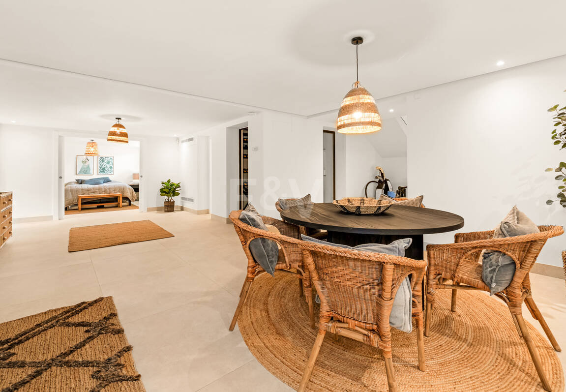 Golf-Luxus in erster Reihe: Moderne andalusische Villa mit Panoramablick in Los Naranjos