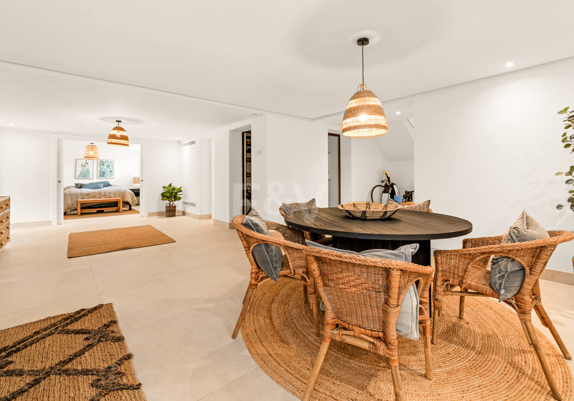 Frontline Golf Luxury: Modern Andalusian Villa with Panoramic Views in Los Naranjos Golf, Nueva Andalucia
