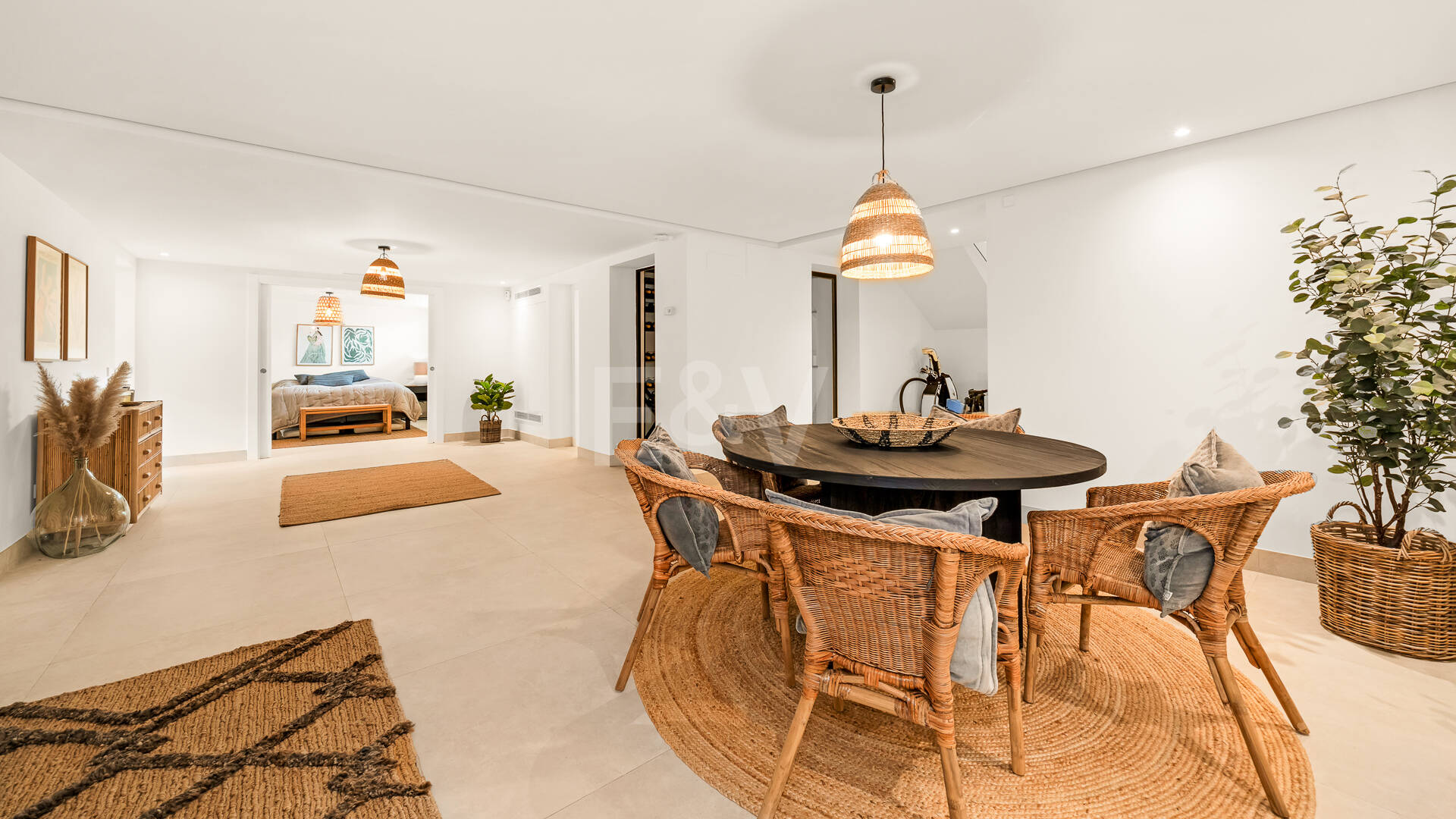 Golf-Luxus in erster Reihe: Moderne andalusische Villa mit Panoramablick in Los Naranjos