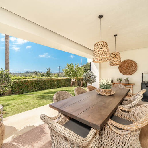 Golf-Luxus in erster Reihe: Moderne andalusische Villa mit Panoramablick in Los Naranjos