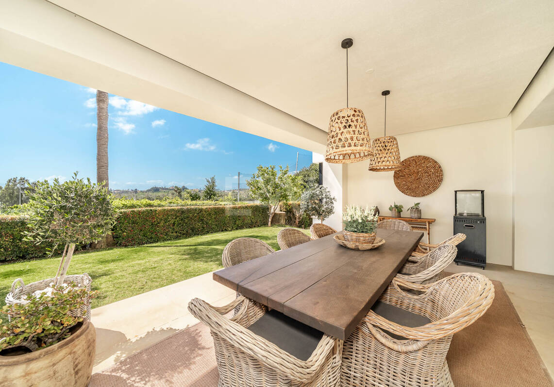 Frontline Golf Luxury: Modern Andalusian Villa with Panoramic Views in Los Naranjos Golf, Nueva Andalucia