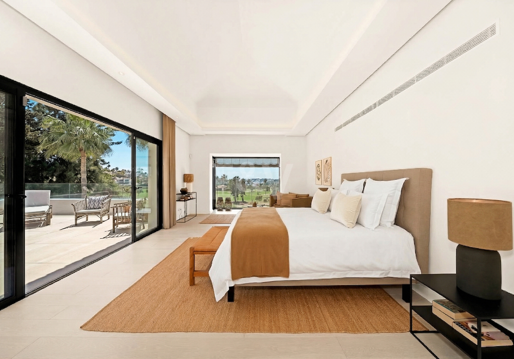 Frontline Golf Luxury: Modern Andalusian Villa with Panoramic Views in Los Naranjos Golf, Nueva Andalucia