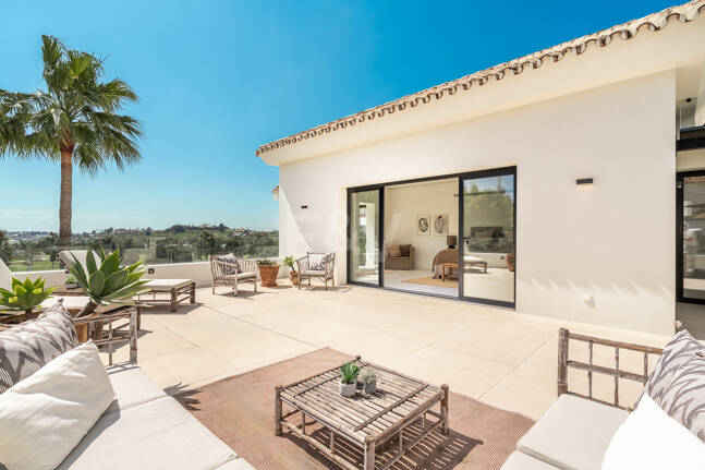 Golf-Luxus in erster Reihe: Moderne andalusische Villa mit Panoramablick in Los Naranjos