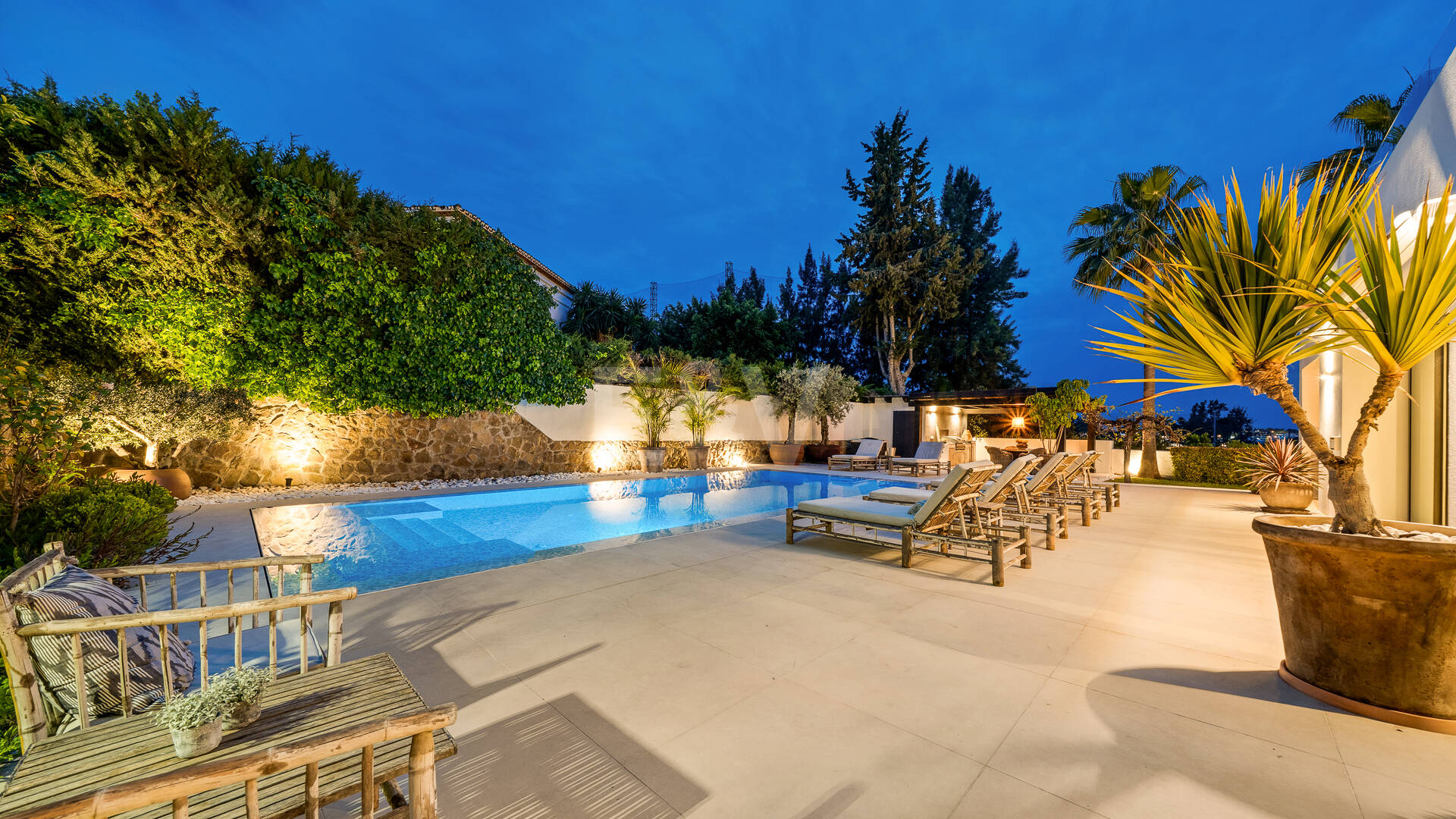 Golf-Luxus in erster Reihe: Moderne andalusische Villa mit Panoramablick in Los Naranjos