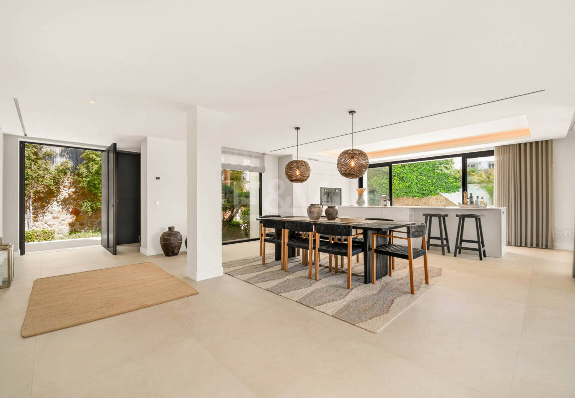 Golf-Luxus in erster Reihe: Moderne andalusische Villa mit Panoramablick in Los Naranjos