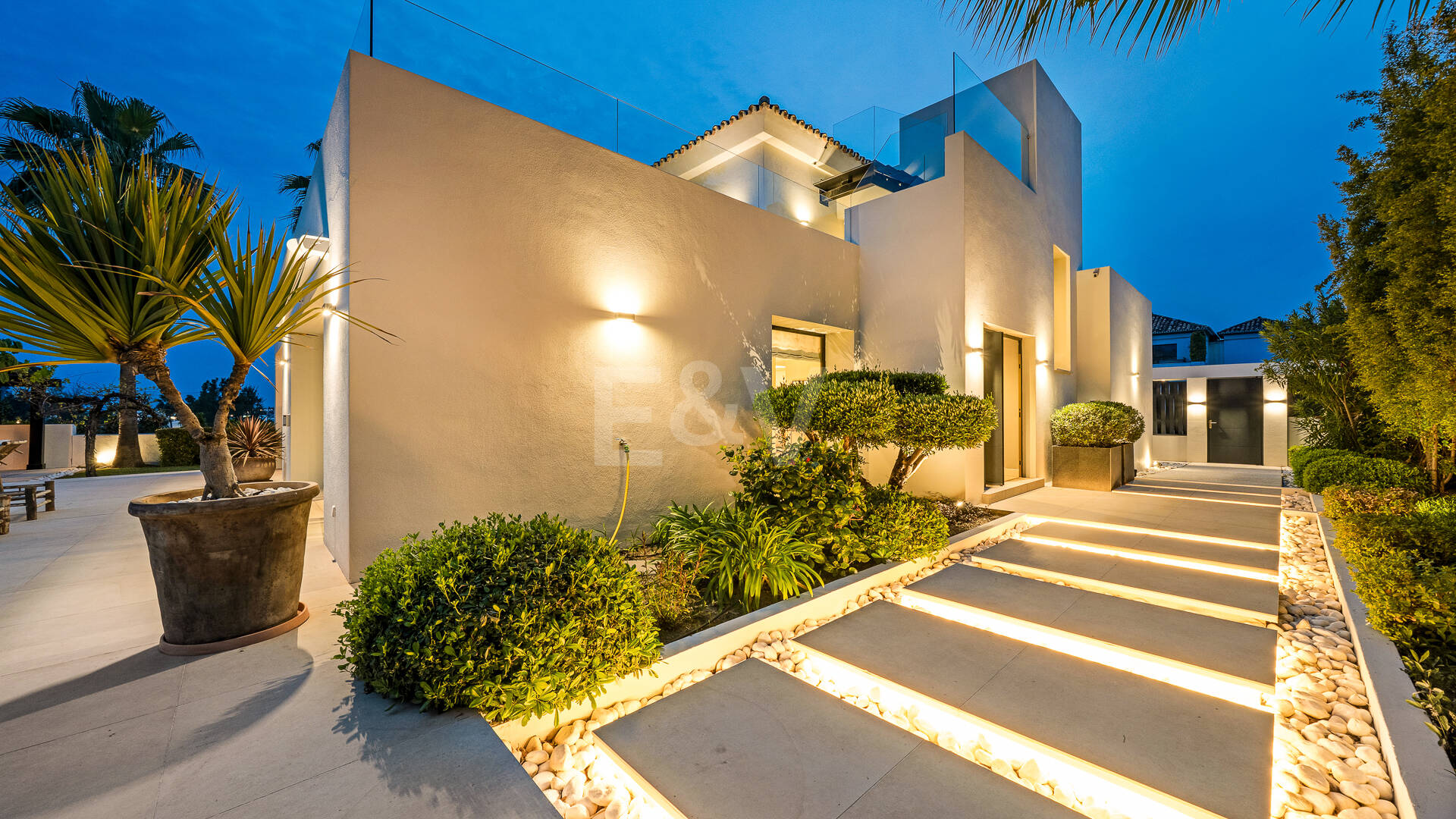 Golf-Luxus in erster Reihe: Moderne andalusische Villa mit Panoramablick in Los Naranjos