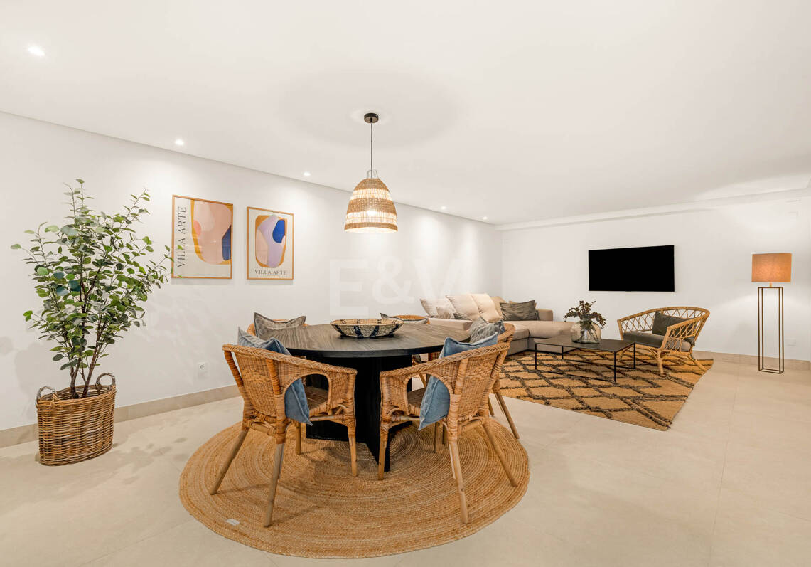 Frontline Golf Luxury: Modern Andalusian Villa with Panoramic Views in Los Naranjos Golf, Nueva Andalucia