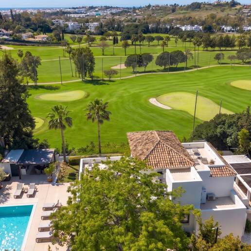 Frontline Golf Luxury: nowoczesna willa Andaluzjańska z panoramicznymi widokami w Los Naranjos