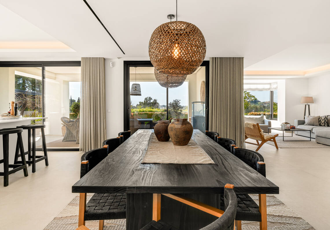 Frontline Golf Luxury: Modern Andalusian Villa with Panoramic Views in Los Naranjos Golf, Nueva Andalucia