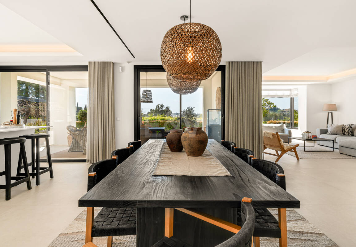 Golf-Luxus in erster Reihe: Moderne andalusische Villa mit Panoramablick in Los Naranjos