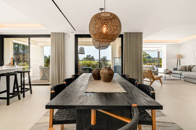 Golf-Luxus in erster Reihe: Moderne andalusische Villa mit Panoramablick in Los Naranjos