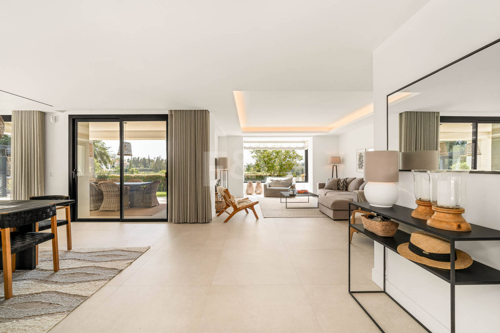 Golf-Luxus in erster Reihe: Moderne andalusische Villa mit Panoramablick in Los Naranjos
