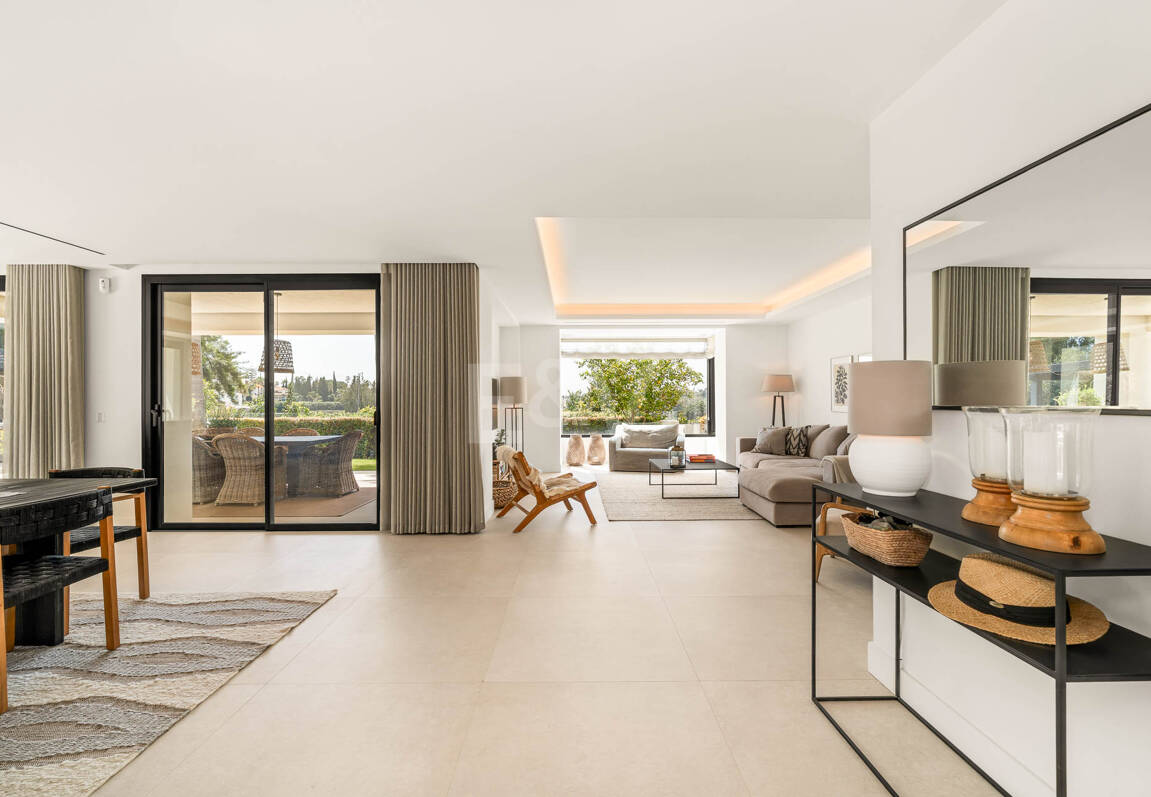 Golf-Luxus in erster Reihe: Moderne andalusische Villa mit Panoramablick in Los Naranjos
