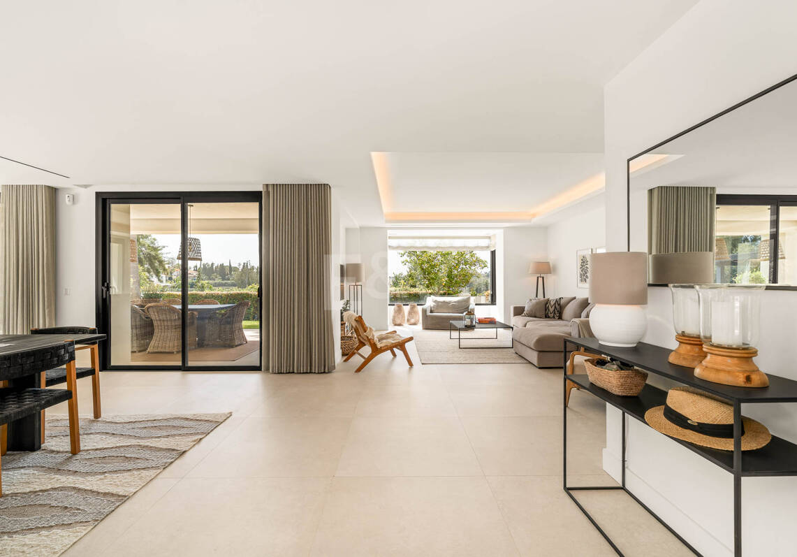 Frontline Golf Luxury: Modern Andalusian Villa with Panoramic Views in Los Naranjos Golf, Nueva Andalucia