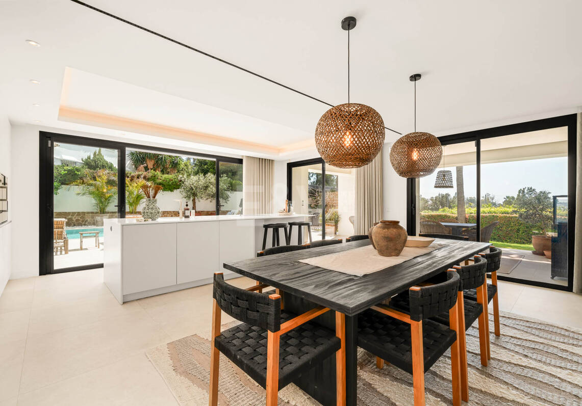 Frontline Golf Luxury: Modern Andalusian Villa with Panoramic Views in Los Naranjos Golf, Nueva Andalucia