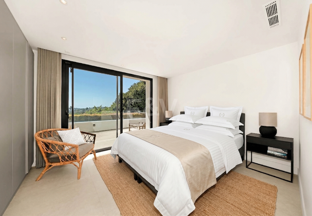 Golf-Luxus in erster Reihe: Moderne andalusische Villa mit Panoramablick in Los Naranjos