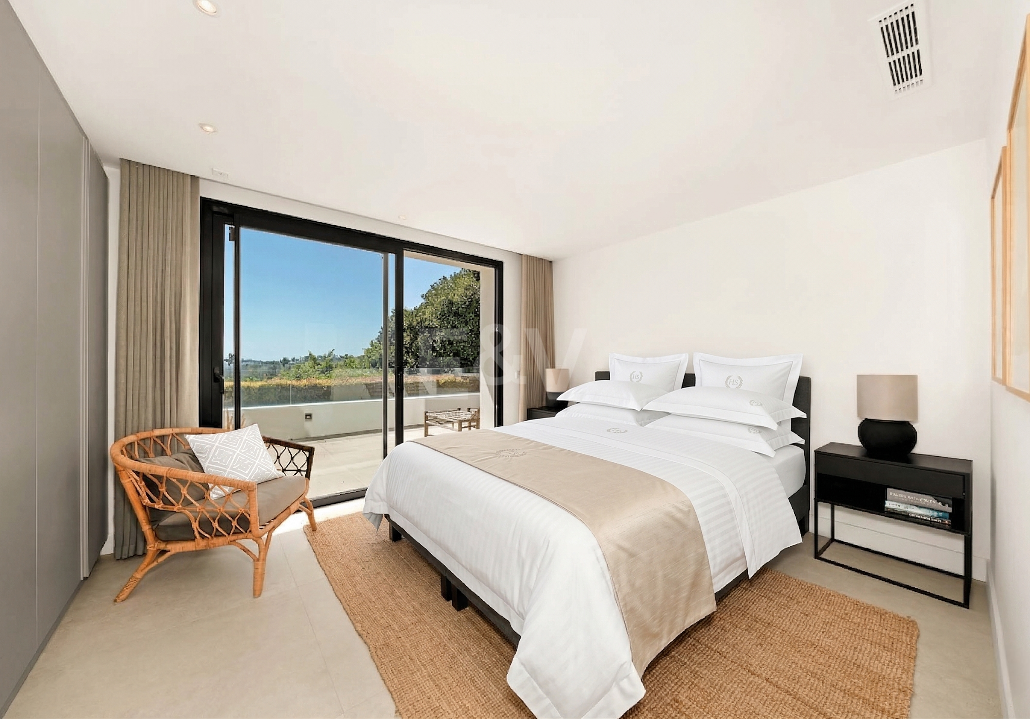 Frontline Golf Luxury: Modern Andalusian Villa with Panoramic Views in Los Naranjos Golf, Nueva Andalucia