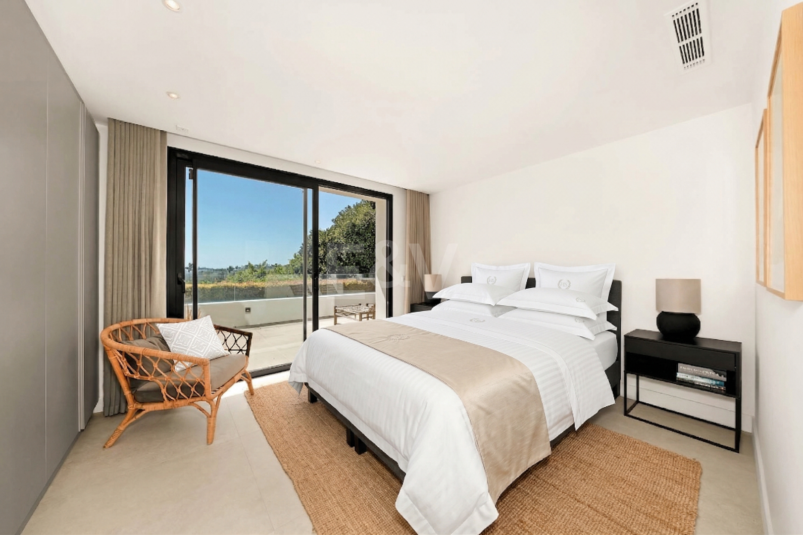 Golf-Luxus in erster Reihe: Moderne andalusische Villa mit Panoramablick in Los Naranjos