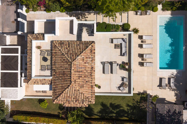 Frontline Golf Luxury: nowoczesna willa Andaluzjańska z panoramicznymi widokami w Los Naranjos