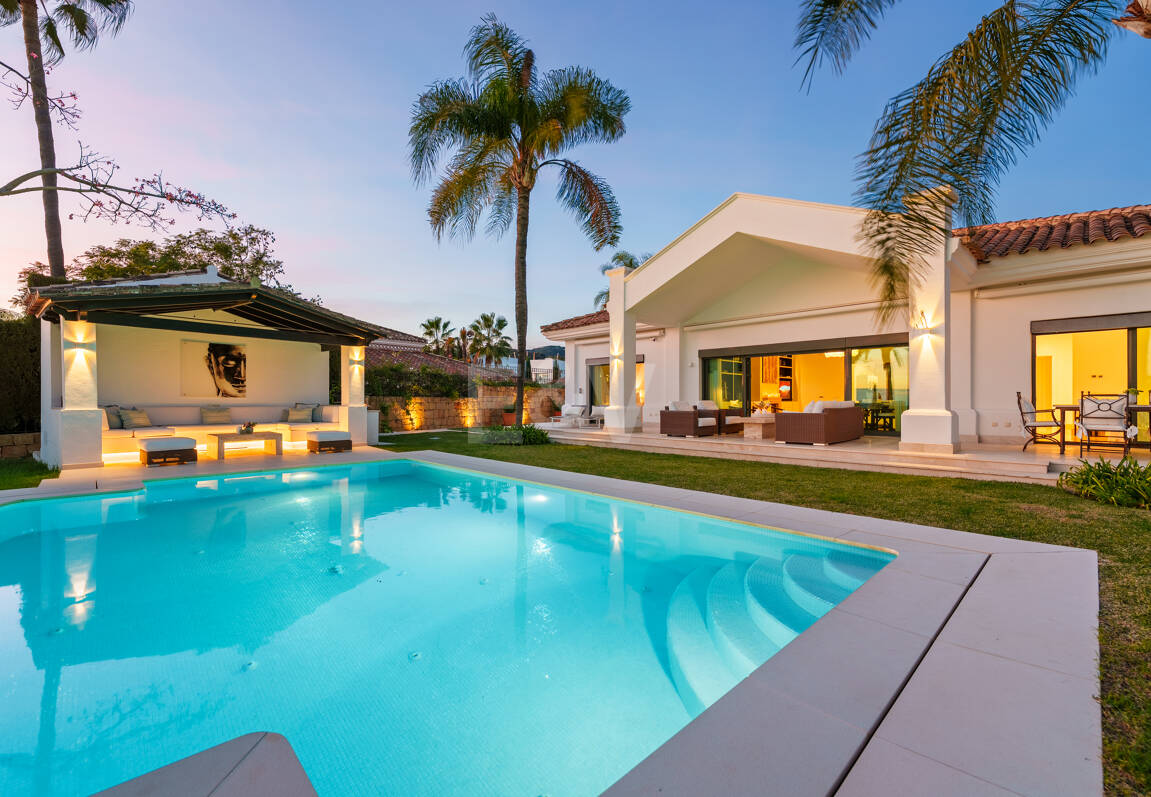 Elegant Single-Level Villa in Nueva Andalucia with Sea Views and Complete Privacy