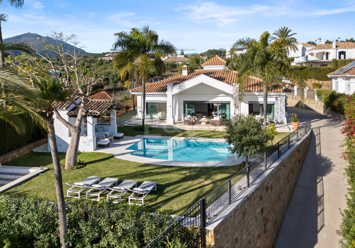 Elegant Single-Level Villa in Nueva Andalucia with Sea Views and Complete Privacy