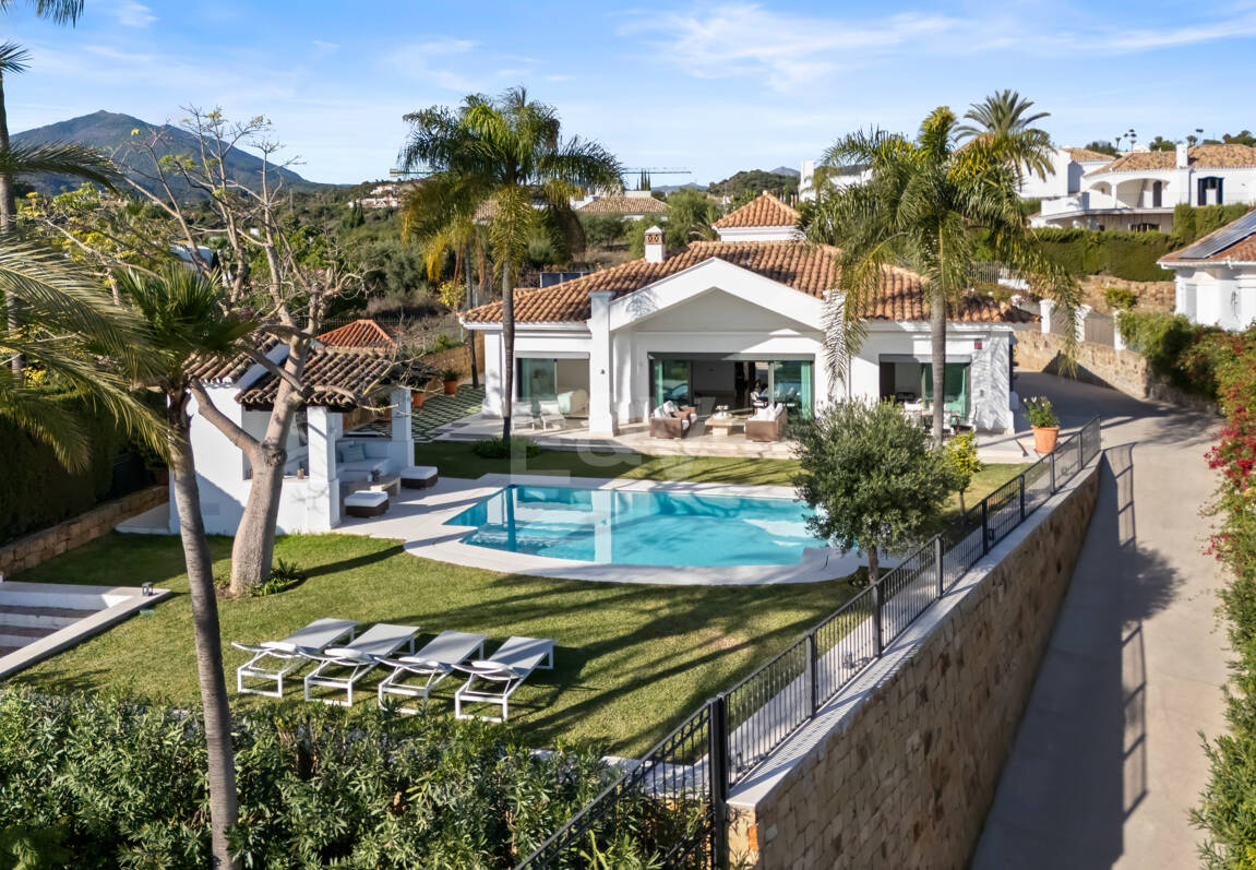 Elegant Single-Level Villa in Nueva Andalucia with Sea Views and Complete Privacy