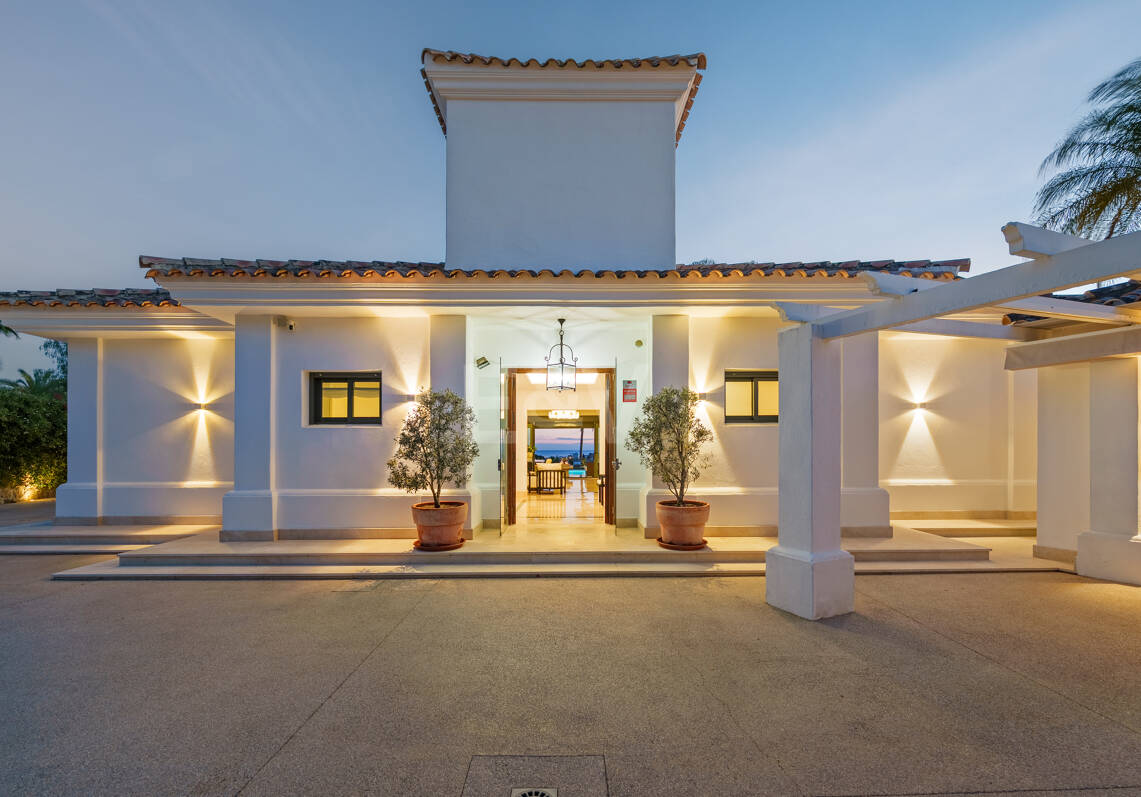 Elegant Single-Level Villa in Nueva Andalucia with Sea Views and Complete Privacy