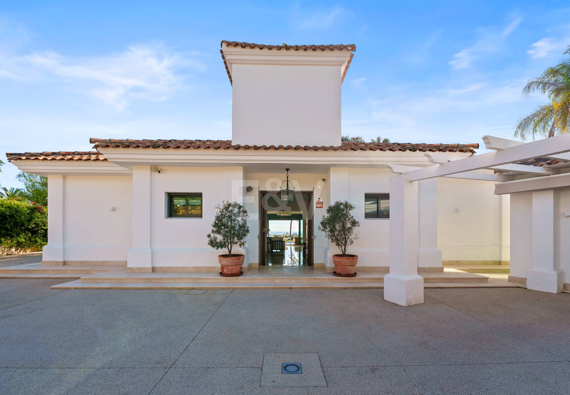 Elegant Single-Level Villa in Nueva Andalucia with Sea Views and Complete Privacy