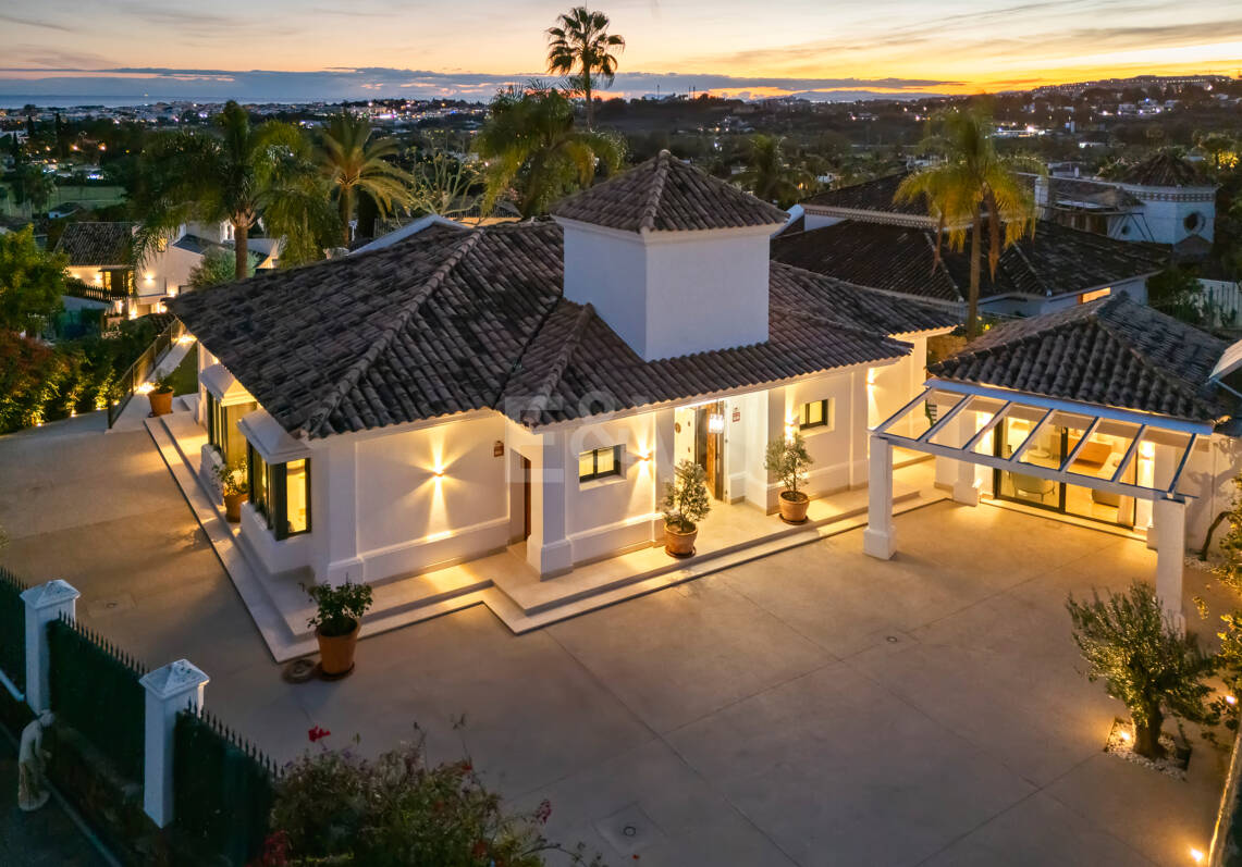 Elegant Single-Level Villa in Nueva Andalucia with Sea Views and Complete Privacy