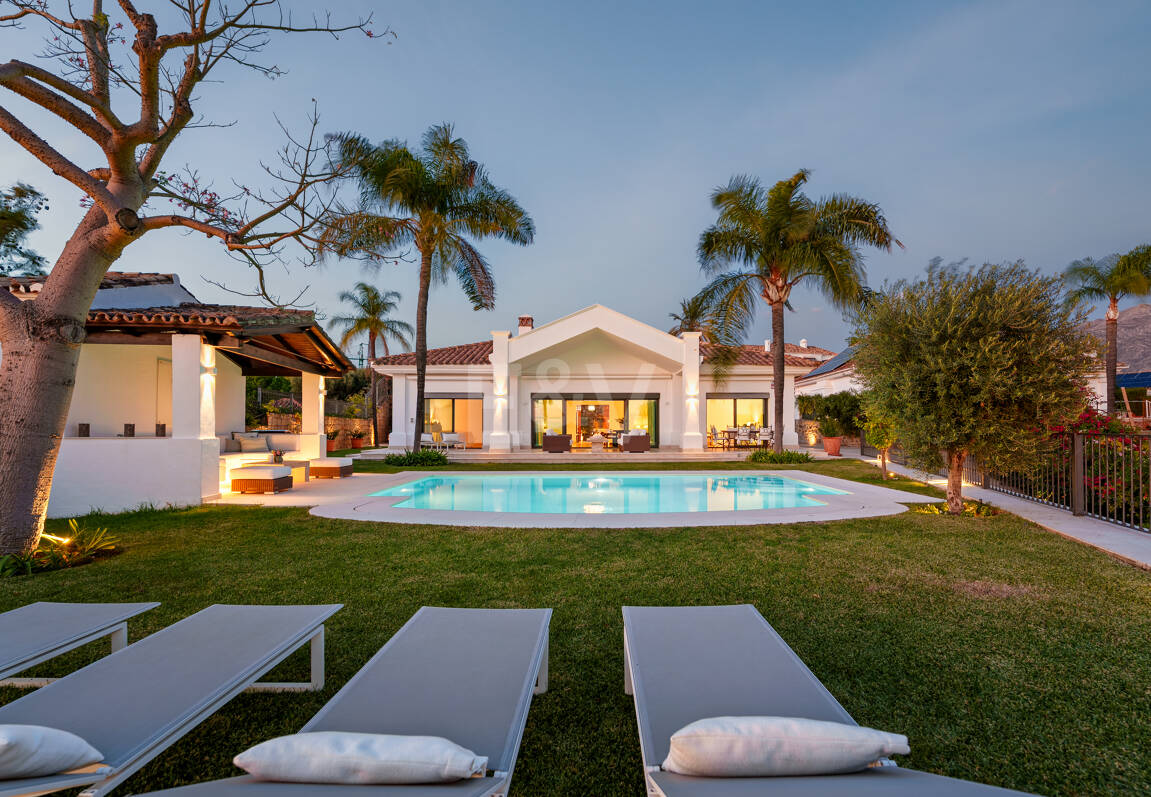 Elegant Single-Level Villa in Nueva Andalucia with Sea Views and Complete Privacy