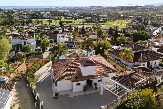Elegant Single-Level Villa in Nueva Andalucia with Sea Views and Complete Privacy