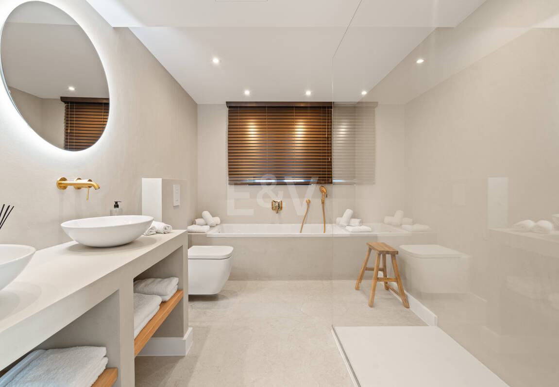 Luxury Semi-Detached Villa with Stunning Sea Views and Elegant Contemporary Design