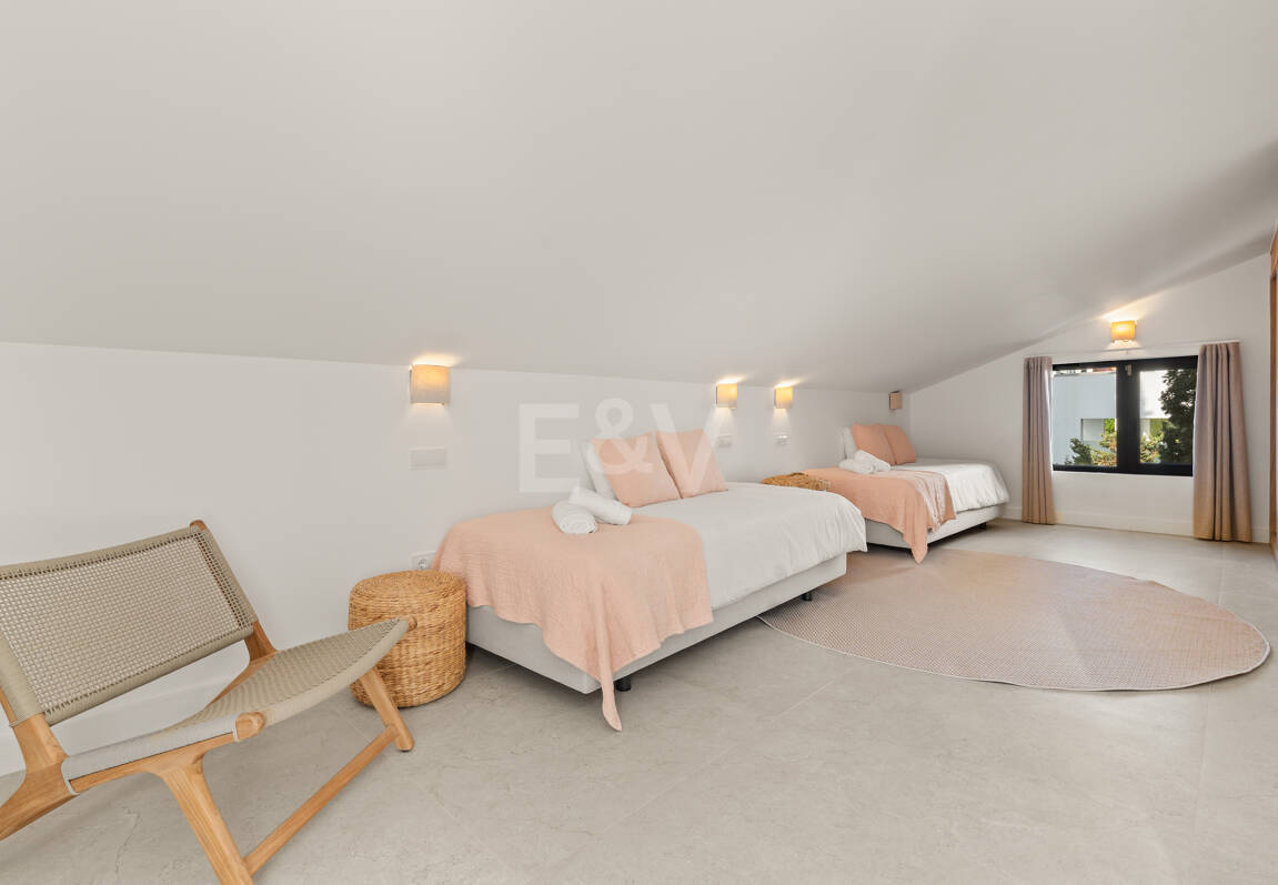 Luxury Semi-Detached Villa with Stunning Sea Views and Elegant Contemporary Design