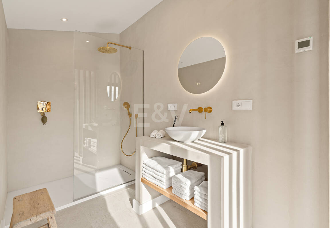 Luxury Semi-Detached Villa with Stunning Sea Views and Elegant Contemporary Design